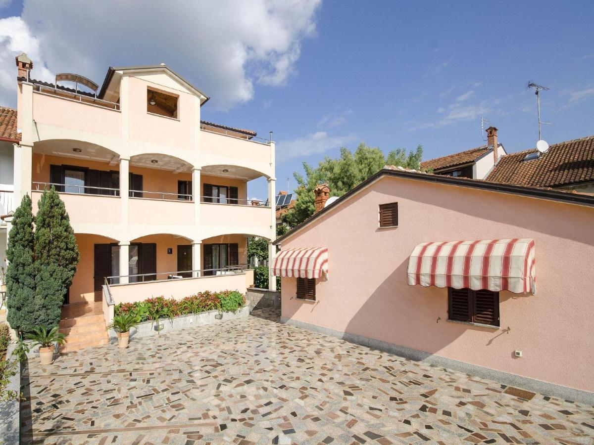 Apartments Patricija Ровінь Екстер'єр фото