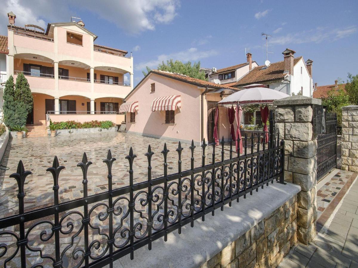 Apartments Patricija Ровінь Екстер'єр фото