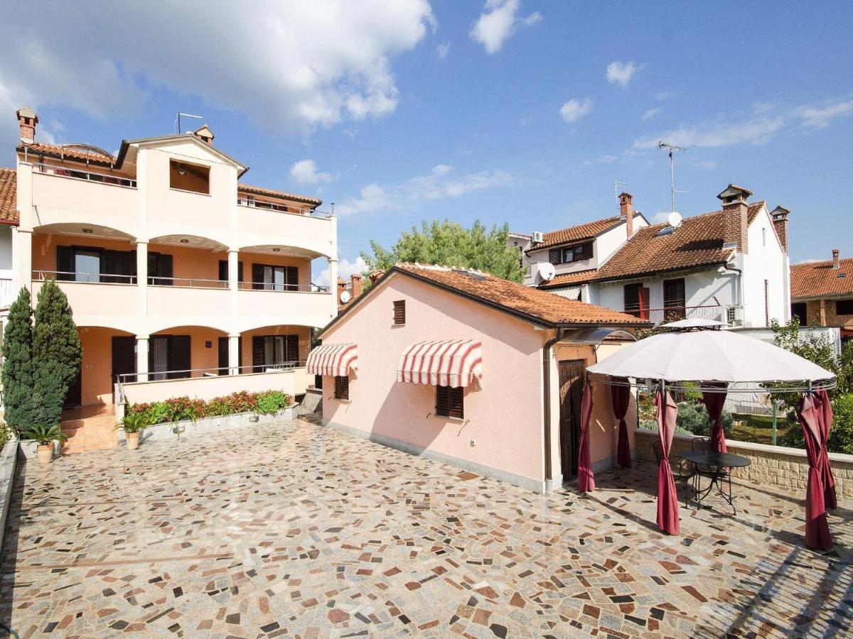 Apartments Patricija Ровінь Екстер'єр фото
